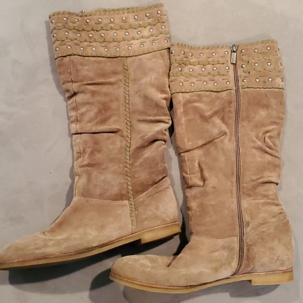 B9 BTKinna size10 lt Nat Suede studded boots